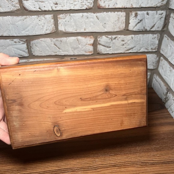 Vintage Lane Cedar Dresser Jewelry Trinket Chest - No Key 9" x 4" x 4" - Picture 7 of 7
